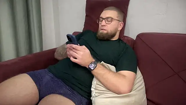 Snapshot of Bear_bear_ chatting on 02/07/25, 04:35 Bear bear online show from 02/07/25, 04:35