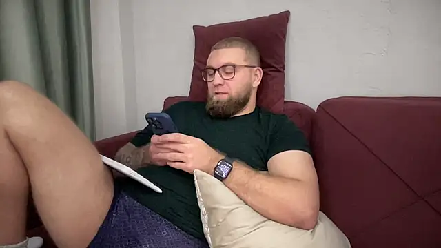 Snapshot of Bear_bear_ chatting on 02/09/25, 11:04 Bear bear online show from 02/09/25, 11:04