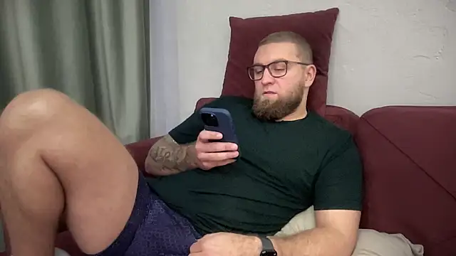 Snapshot of Bear_bear_ chatting on 02/10/25, 01:11 Bear bear online show from 02/10/25, 01:11