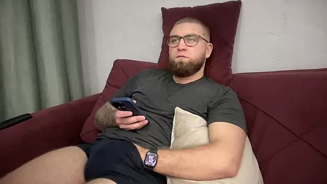 Snapshot of Bear_bear_ chatting on 02/19/25, 05:27 Bear bear online show from 02/19/25, 05:27