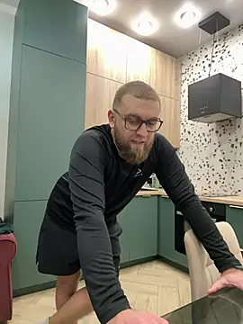 Snapshot of Bear_bear_ chatting on 02/23/25, 04:13 Bear bear online show from 02/23/25, 04:13