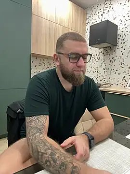 Snapshot of Bear_bear_ chatting on 02/24/25, 01:21 Bear bear online show from 02/24/25, 01:21