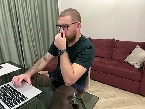 Snapshot of Bear_bear_ chatting on 03/04/25, 09:54 Bear bear online show from 03/04/25, 09:54