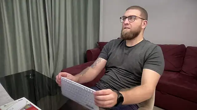 Snapshot of Bear_bear_ chatting on 03/10/25, 04:35 Bear bear online show from 03/10/25, 04:35