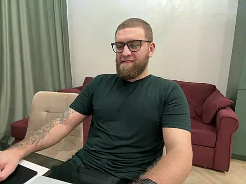 Snapshot of Bear_bear_ chatting on 03/13/25, 04:49 Bear bear online show from 03/13/25, 04:49