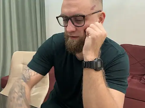 Snapshot of Bear_bear_ chatting on 03/14/25, 02:20 Bear bear online show from 03/14/25, 02:20