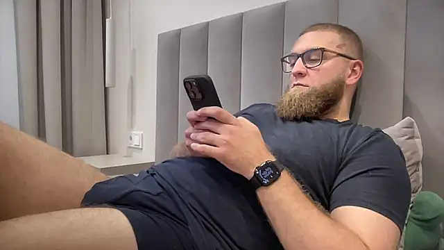 Snapshot of Bear_bear_ chatting on 09/18/25, 01:35 Bear bear online show from 09/18/25, 01:35