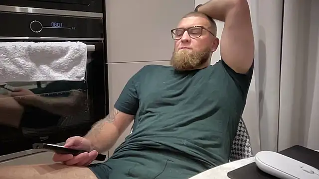 Snapshot of Bear_bear_ chatting on 09/26/25, 02:43 Bear bear online show from 09/26/25, 02:43