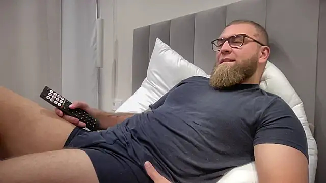 Snapshot of Bear_bear_ chatting on 10/05/25, 12:25 Bear bear online show from 10/05/25, 12:25