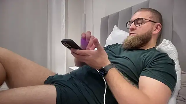 Snapshot of Bear_bear_ chatting on 10/10/25, 02:38 Bear bear online show from 10/10/25, 02:38