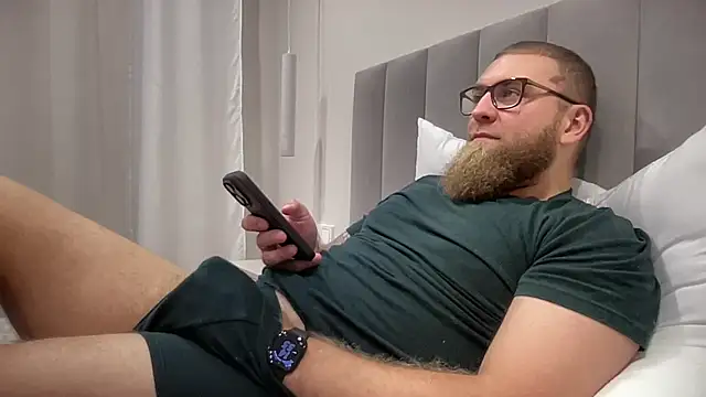 Snapshot of Bear_bear_ chatting on 10/14/25, 11:55 Bear bear online show from 10/14/25, 11:55