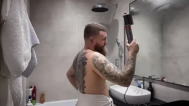 Snapshot of Bear_bear_ chatting on 11/04/25, 08:57 Bear bear online show from 11/04/25, 08:57