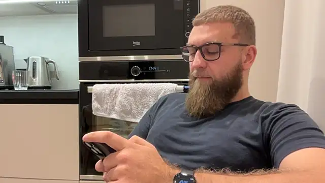 Snapshot of Bear_bear_ chatting on 11/12/25, 11:21 Bear bear online show from 11/12/25, 11:21