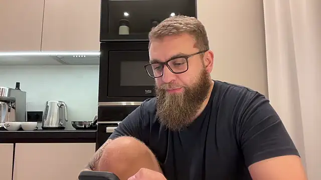 Snapshot of Bear_bear_ chatting on 11/24/25, 01:11 Bear bear online show from 11/24/25, 01:11