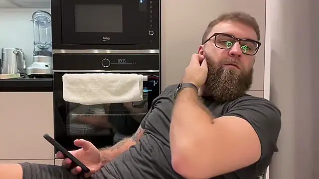 Bear bear  online show from 01/11/26, 04:12