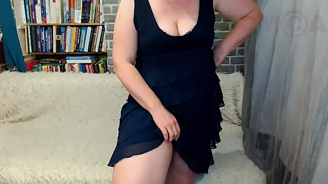 Snapshot of Rainbow_lady chatting on 11/18/25, 02:43 Rainbow lady online show from 11/18/25, 02:43