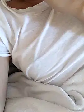 xTheLastVIRGINx online show from 04/15/26, 12:06