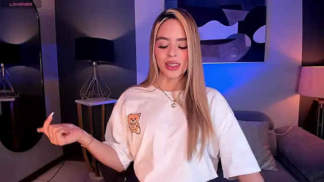 JuanitaClay online show from 09/12/25, 12:16