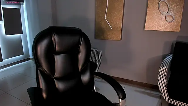 JuanitaClay online show from 10/31/25, 12:28