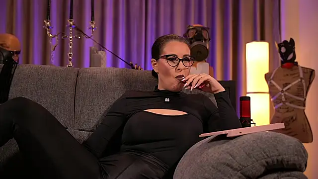 Snapshot of kelly_kent chatting on 12/07/24, 01:14 kelly kent online show from 12/07/24, 01:14