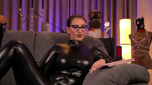 Snapshot of kelly_kent chatting on 12/08/24, 12:18 kelly kent online show from 12/08/24, 12:18