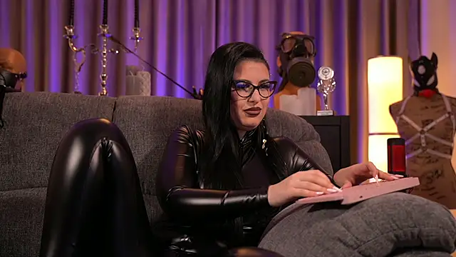 Snapshot of kelly_kent chatting on 12/13/24, 05:16 kelly kent online show from 12/13/24, 05:16