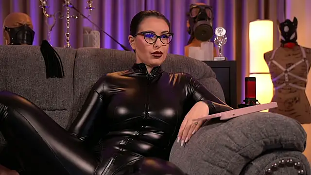 Snapshot of kelly_kent chatting on 12/28/24, 07:43 kelly kent online show from 12/28/24, 07:43