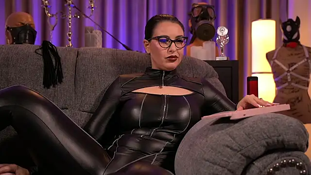 Snapshot of kelly_kent chatting on 12/29/24, 05:12 kelly kent online show from 12/29/24, 05:12