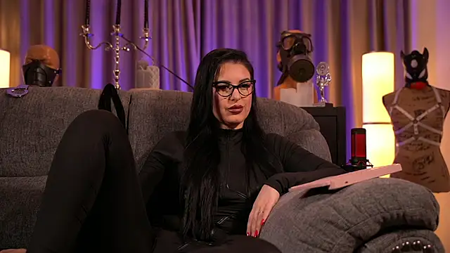 Snapshot of kelly_kent chatting on 01/11/25, 12:44 kelly kent online show from 01/11/25, 12:44