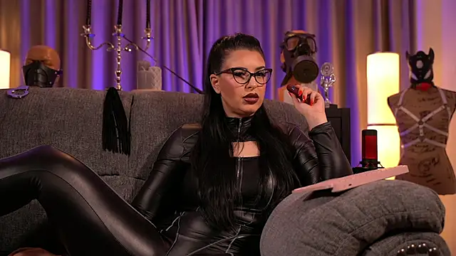 Snapshot of kelly_kent chatting on 01/12/25, 11:26 kelly kent online show from 01/12/25, 11:26