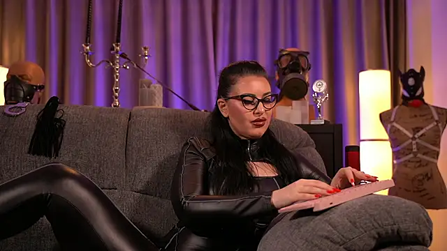 Snapshot of kelly_kent chatting on 01/18/25, 01:08 kelly kent online show from 01/18/25, 01:08