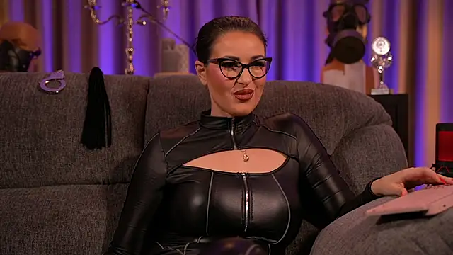 Snapshot of kelly_kent chatting on 01/23/25, 01:08 kelly kent online show from 01/23/25, 01:08