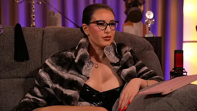 Snapshot of kelly_kent chatting on 01/25/25, 01:54 kelly kent online show from 01/25/25, 01:54