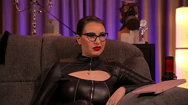 Snapshot of kelly_kent chatting on 02/03/25, 12:25 kelly kent online show from 02/03/25, 12:25