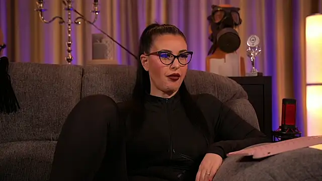 Snapshot of kelly_kent chatting on 02/13/25, 07:35 kelly kent online show from 02/13/25, 07:35