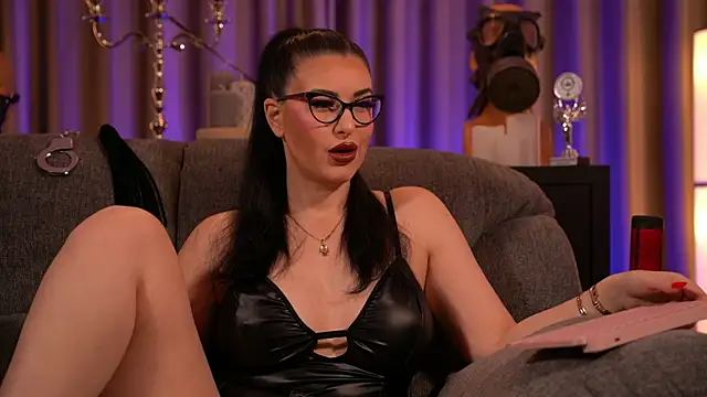 Snapshot of kelly_kent chatting on 02/15/25, 01:21 kelly kent online show from 02/15/25, 01:21