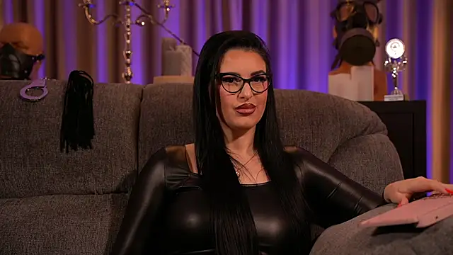 Snapshot of kelly_kent chatting on 02/25/25, 05:41 kelly kent online show from 02/25/25, 05:41