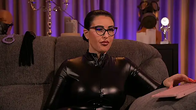 Snapshot of kelly_kent chatting on 02/28/25, 11:12 kelly kent online show from 02/28/25, 11:12