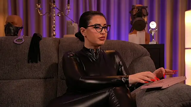 Snapshot of kelly_kent chatting on 03/01/25, 02:15 kelly kent online show from 03/01/25, 02:15