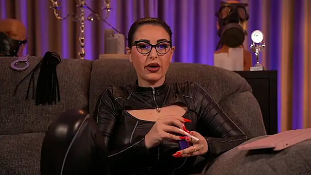 Snapshot of kelly_kent chatting on 03/02/25, 12:53 kelly kent online show from 03/02/25, 12:53