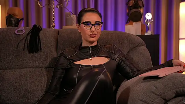 Snapshot of kelly_kent chatting on 03/02/25, 03:56 kelly kent online show from 03/02/25, 03:56