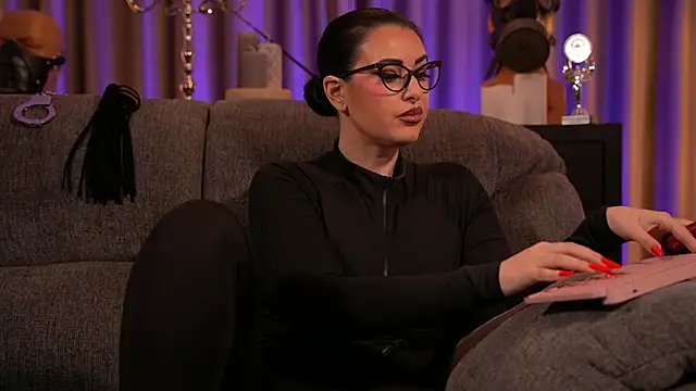 Snapshot of kelly_kent chatting on 03/03/25, 04:47 kelly kent online show from 03/03/25, 04:47