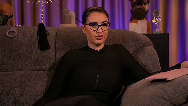 Snapshot of kelly_kent chatting on 03/07/25, 04:24 kelly kent online show from 03/07/25, 04:24