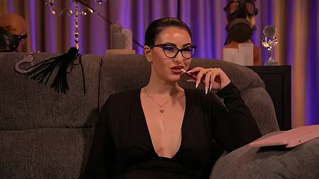 Snapshot of kelly_kent chatting on 03/08/25, 04:56 kelly kent online show from 03/08/25, 04:56