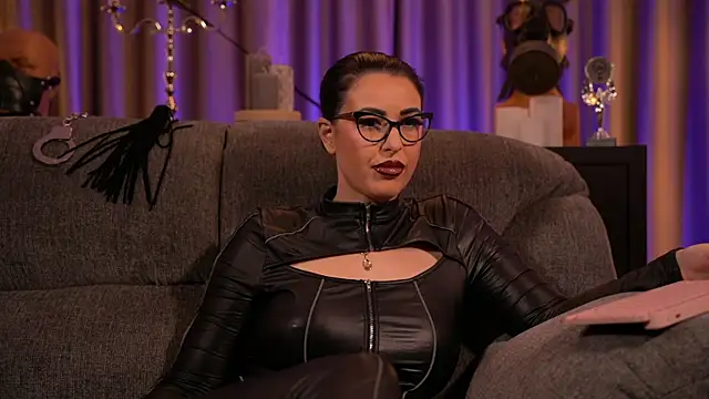 Snapshot of kelly_kent chatting on 03/09/25, 03:22 kelly kent online show from 03/09/25, 03:22