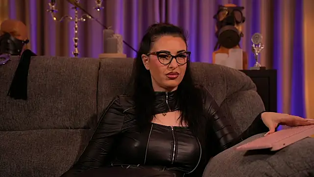 Snapshot of kelly_kent chatting on 03/12/25, 05:02 kelly kent online show from 03/12/25, 05:02