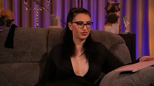 Snapshot of kelly_kent chatting on 03/13/25, 03:00 kelly kent online show from 03/13/25, 03:00