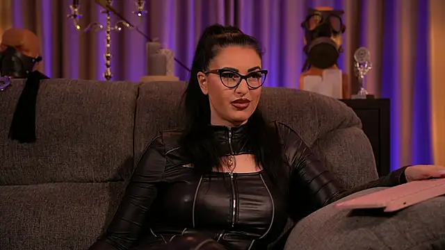 Snapshot of kelly_kent chatting on 03/17/25, 12:08 kelly kent online show from 03/17/25, 12:08