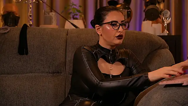 Snapshot of kelly_kent chatting on 10/24/25, 11:34 kelly kent online show from 10/24/25, 11:34