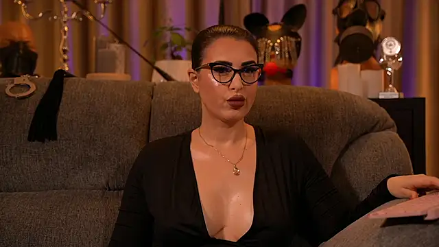 Snapshot of kelly_kent chatting on 11/03/25, 12:24 kelly kent online show from 11/03/25, 12:24